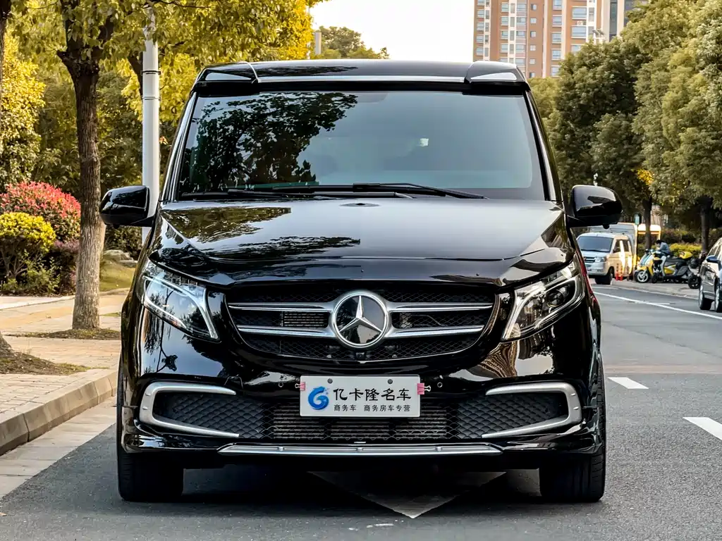 Mercedes-Benz Vito 2023 2.0T 7 мест
