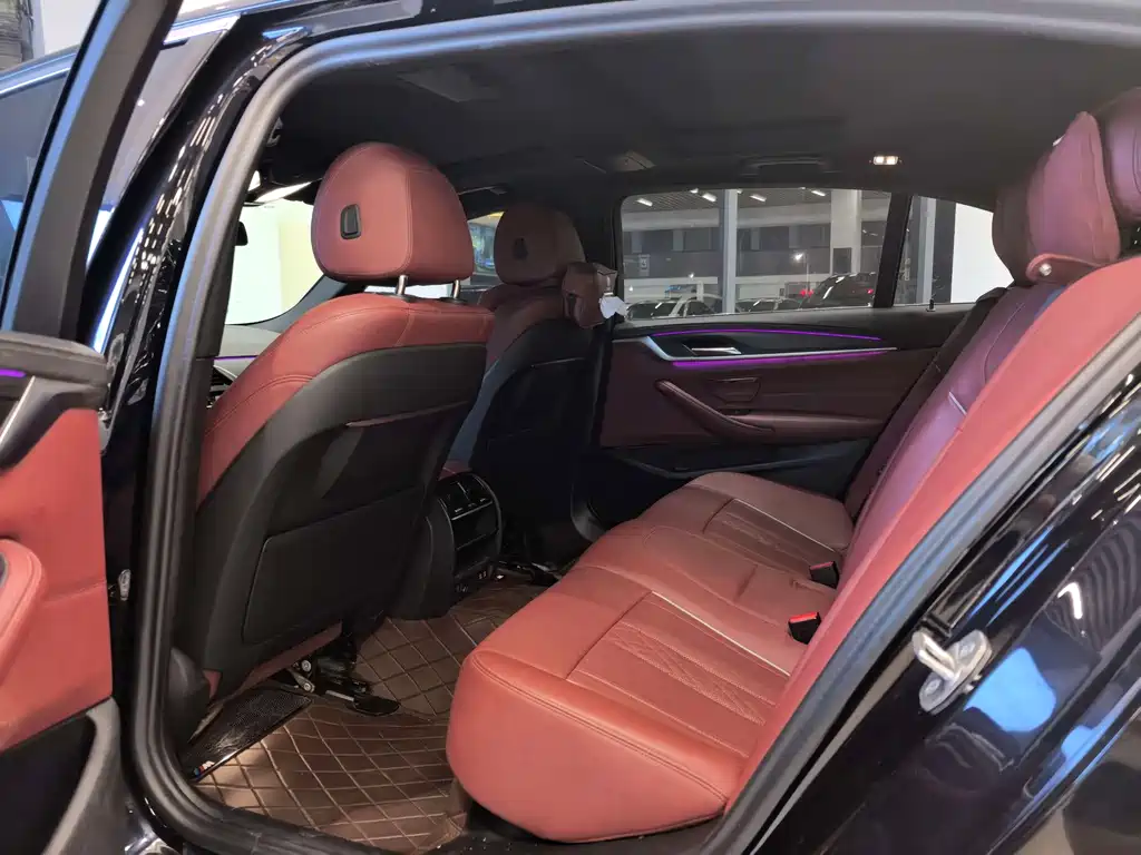BMW 5 Series — миниатюра 4