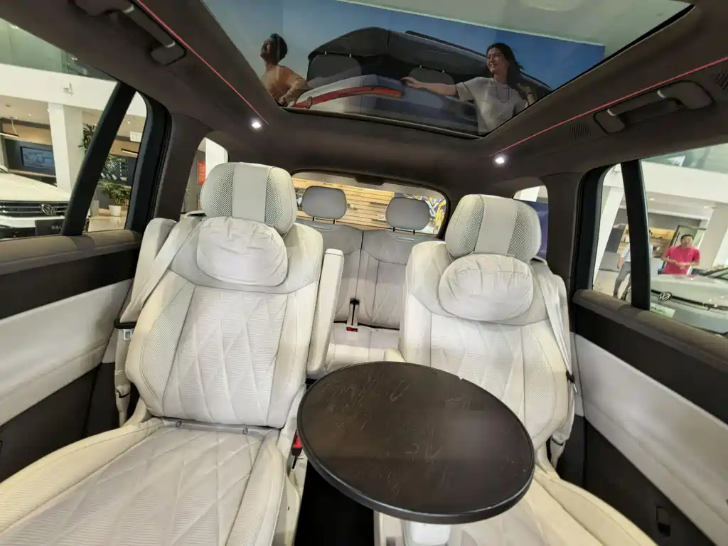 Volkswagen ID.ERA 9X — миниатюра 30