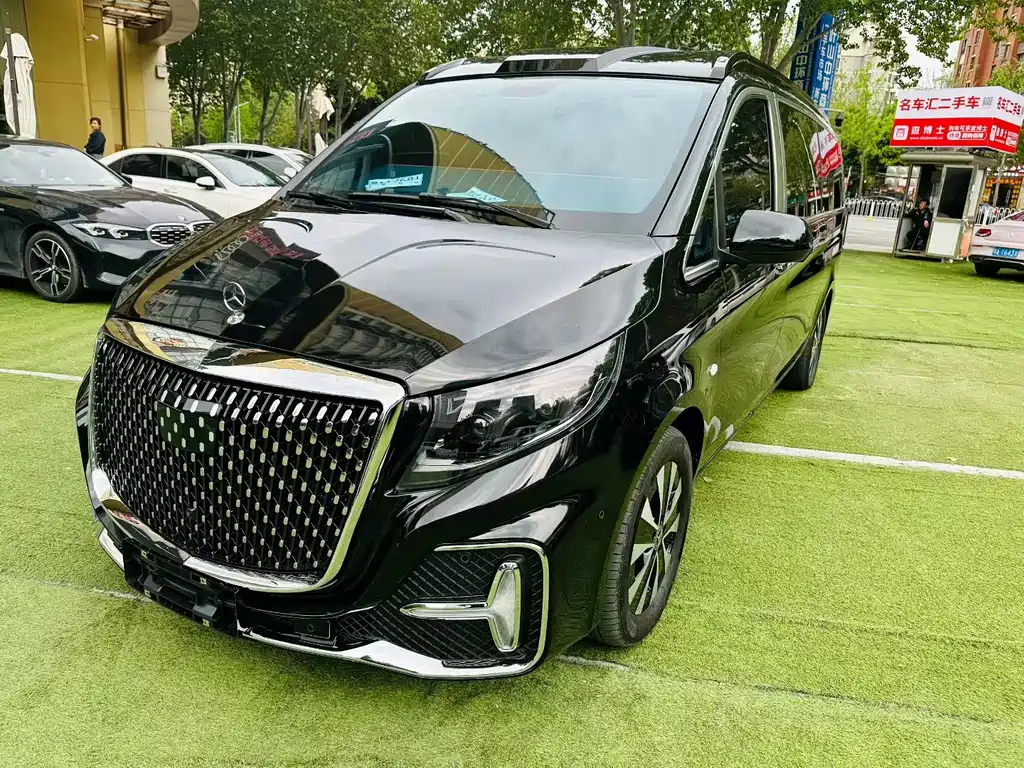 Mercedes-Benz Vito 2023 2.0T 7 мест