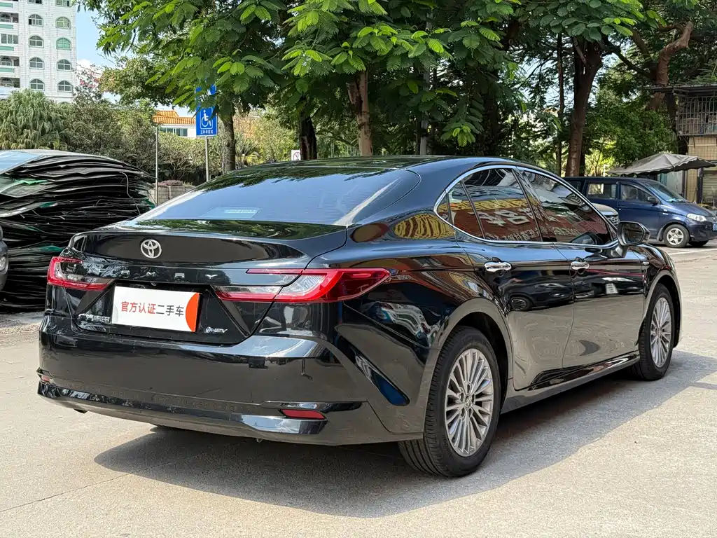Toyota Camry — миниатюра 5
