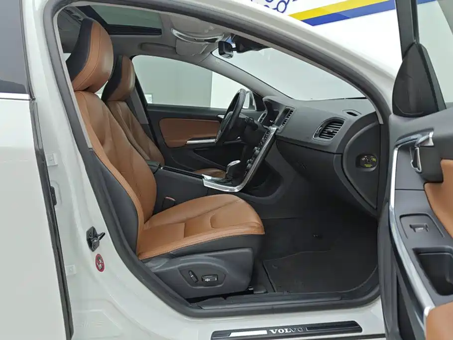 Volvo V60 — миниатюра 8