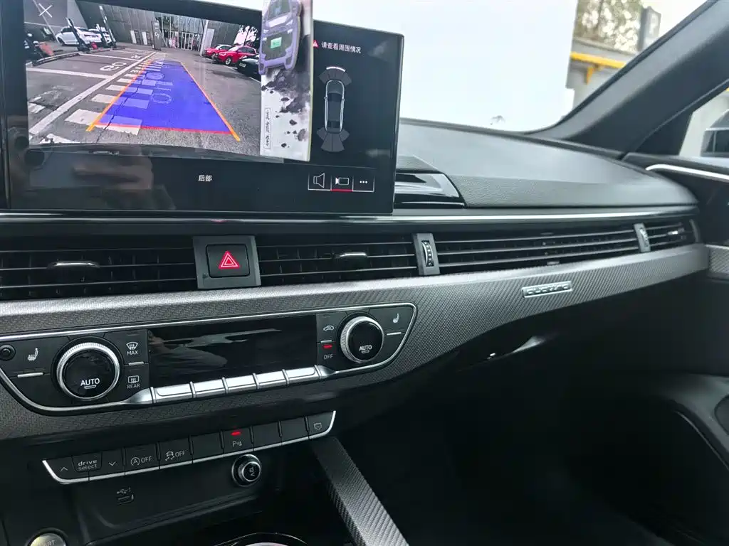 Audi A4L 2024 40 TFSI quattro RS