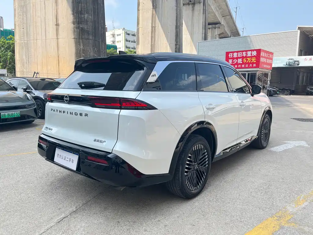 NISSAN EXPLORING THE LAND