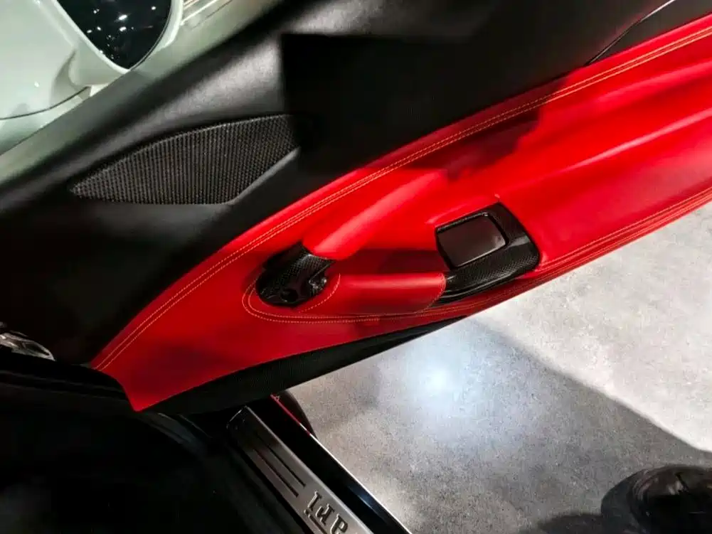 Ferrari F8 — миниатюра 3