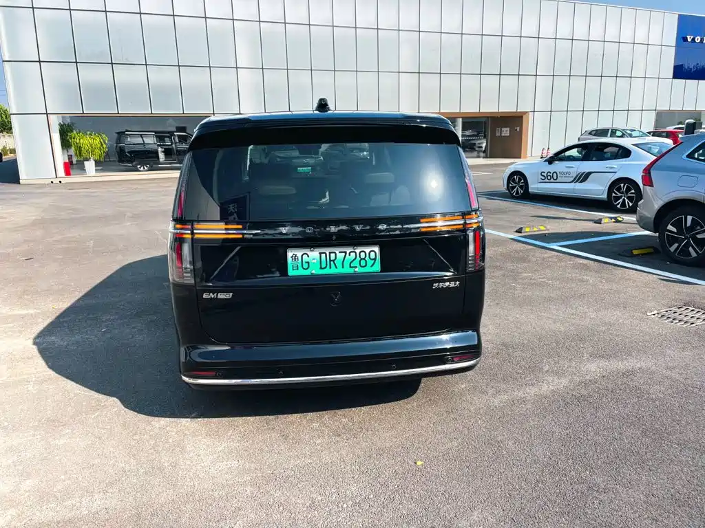 Volvo EM90 — миниатюра 5