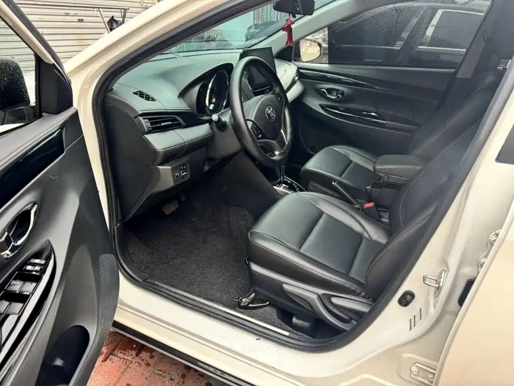 Toyota Yaris L — миниатюра 6