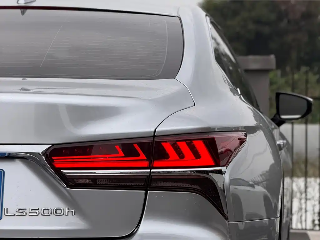 Lexus LS — миниатюра 9