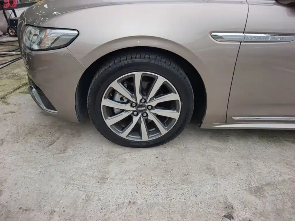 Lincoln Continental — миниатюра 23