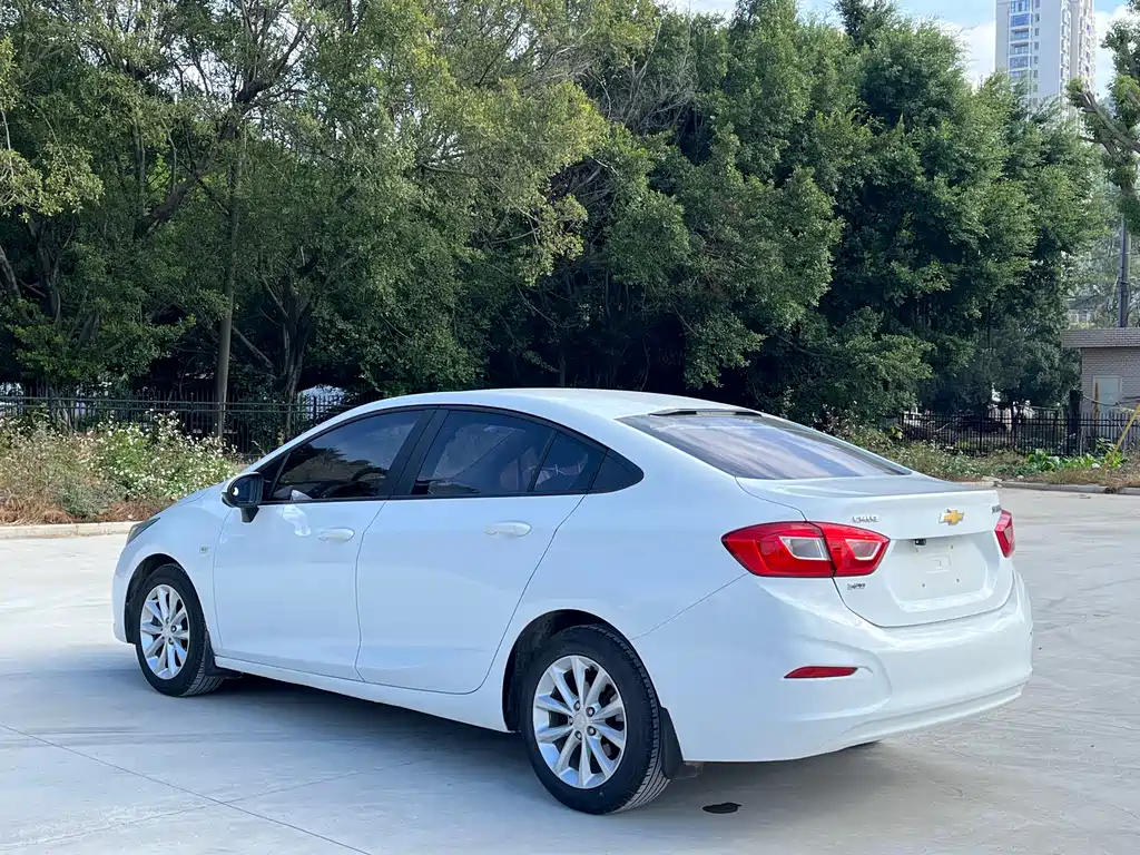 CHEVROLET CRUZE