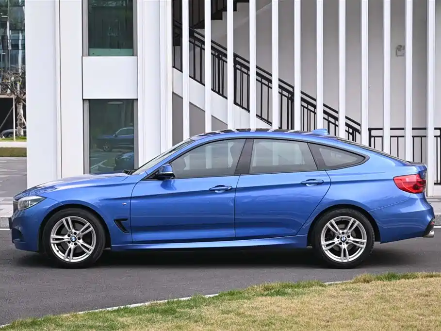BMW 3 Series GT 3 GT 2017 330i xDrive M Sport