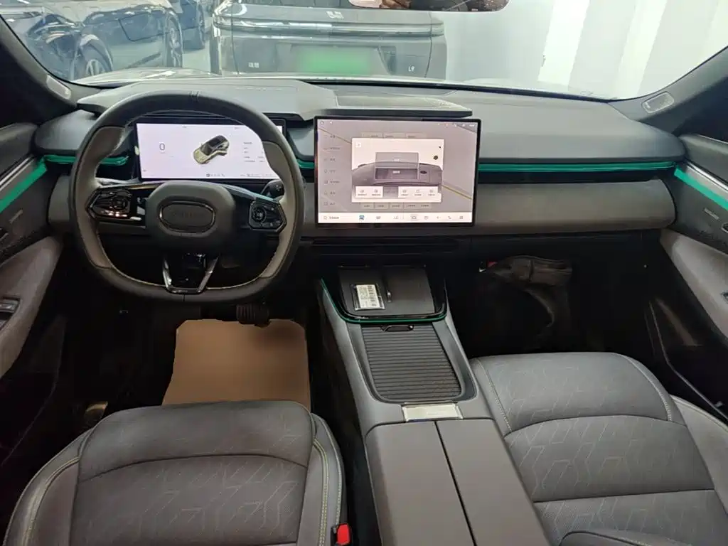 Lynk & Co 08 EM-P 2025 120km Pro