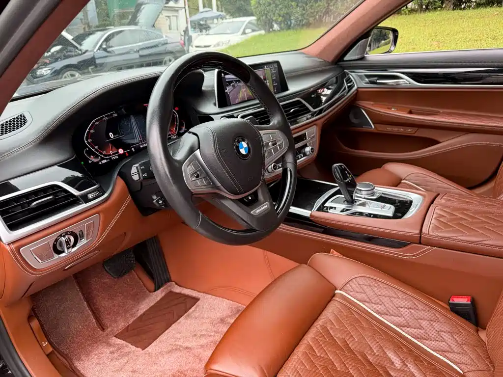 BMW 7 Series — миниатюра 7