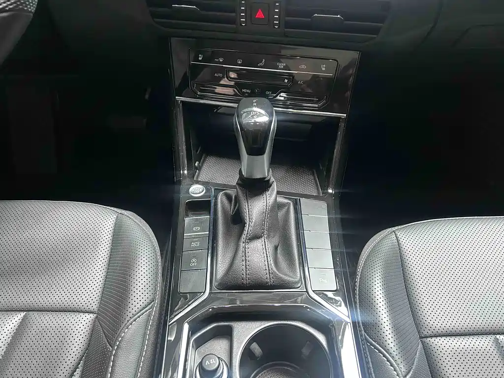 Volkswagen Passat 2025 380TSI