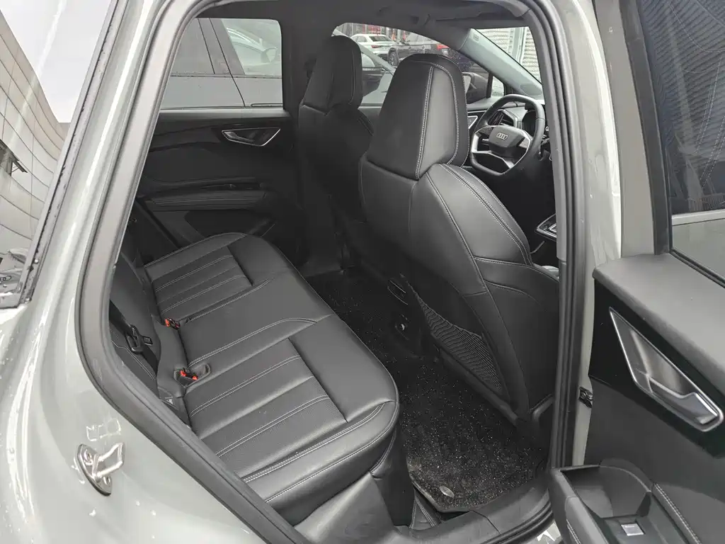 AUDI Q4 E TRON