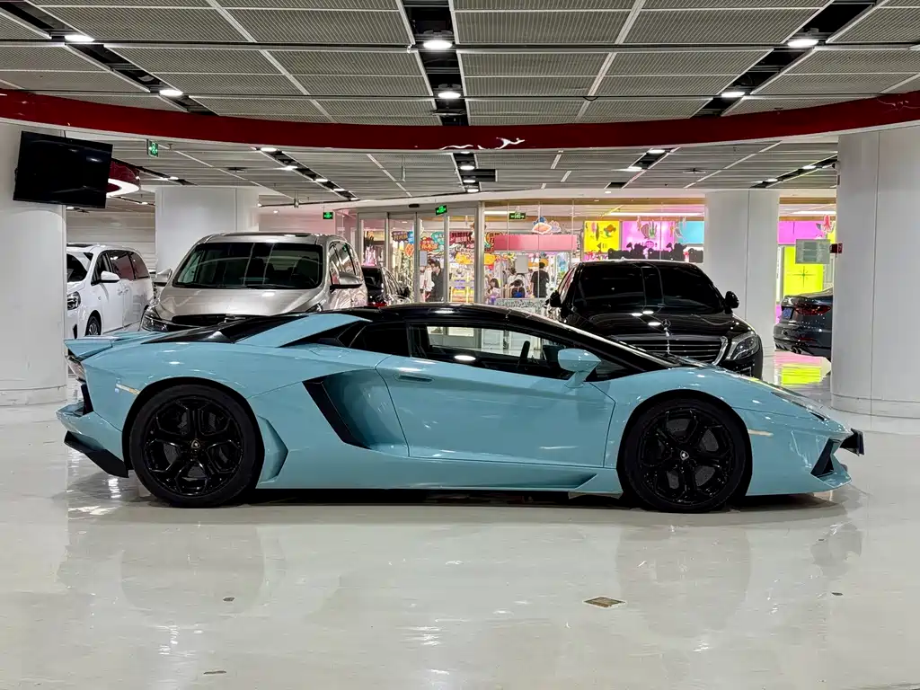 Lamborghini Aventador — миниатюра 12