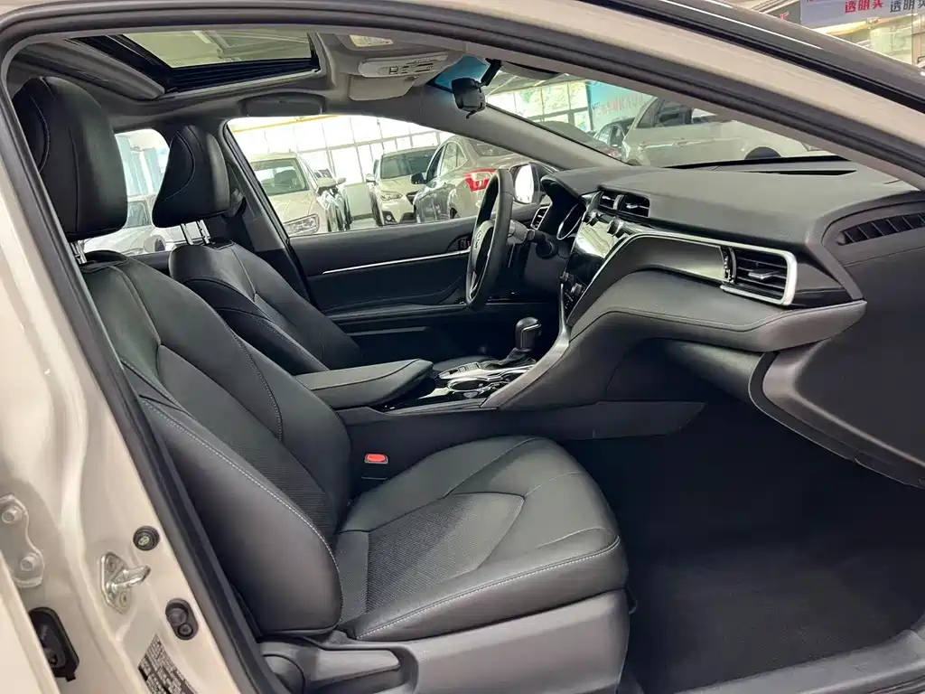 Toyota Camry — миниатюра 7