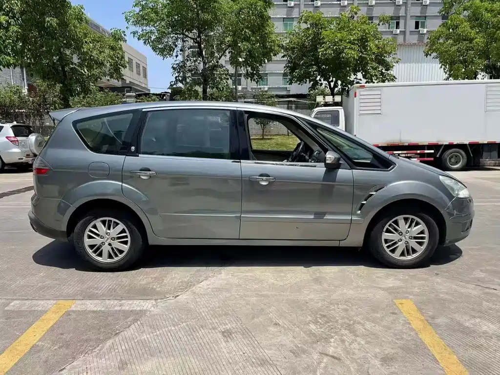 Ford Max — миниатюра 4