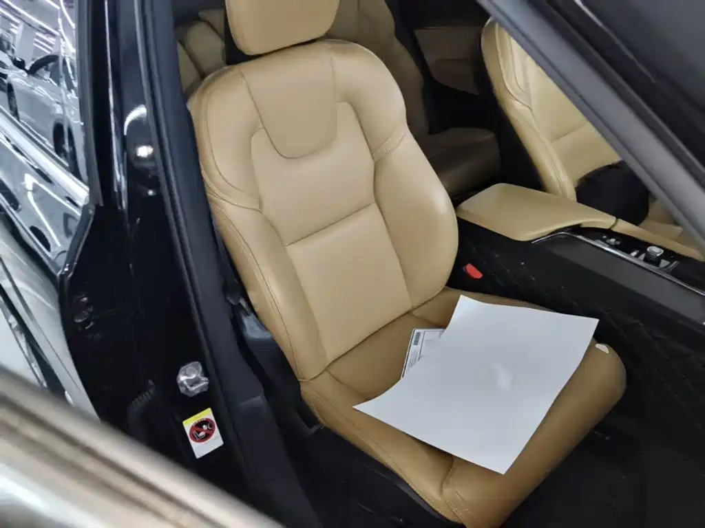 Volvo XC90 — миниатюра 25