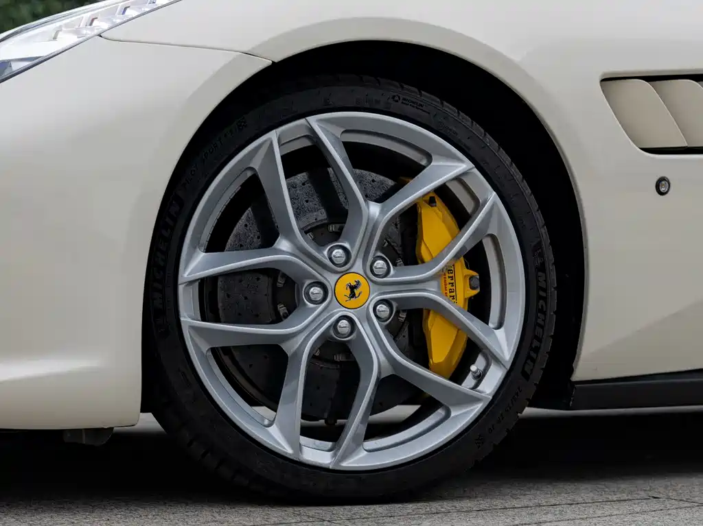 Ferrari GTC4Lusso 2016 6.3L V12