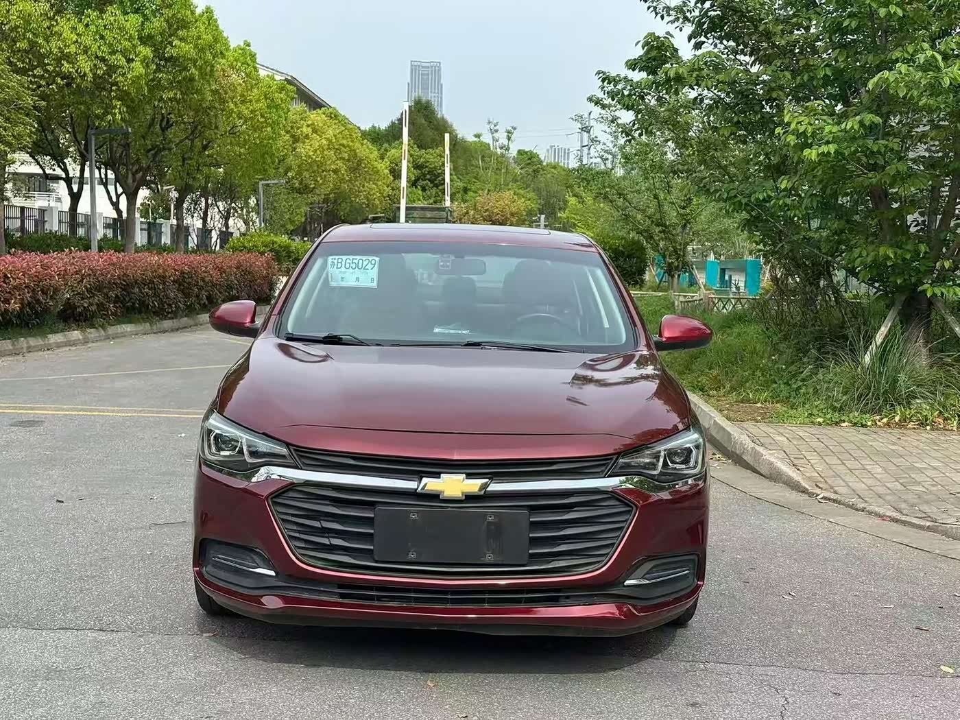 Chevrolet Monza 1.5 л 2021 г. красный/фиолетовый, пробег 50000 км