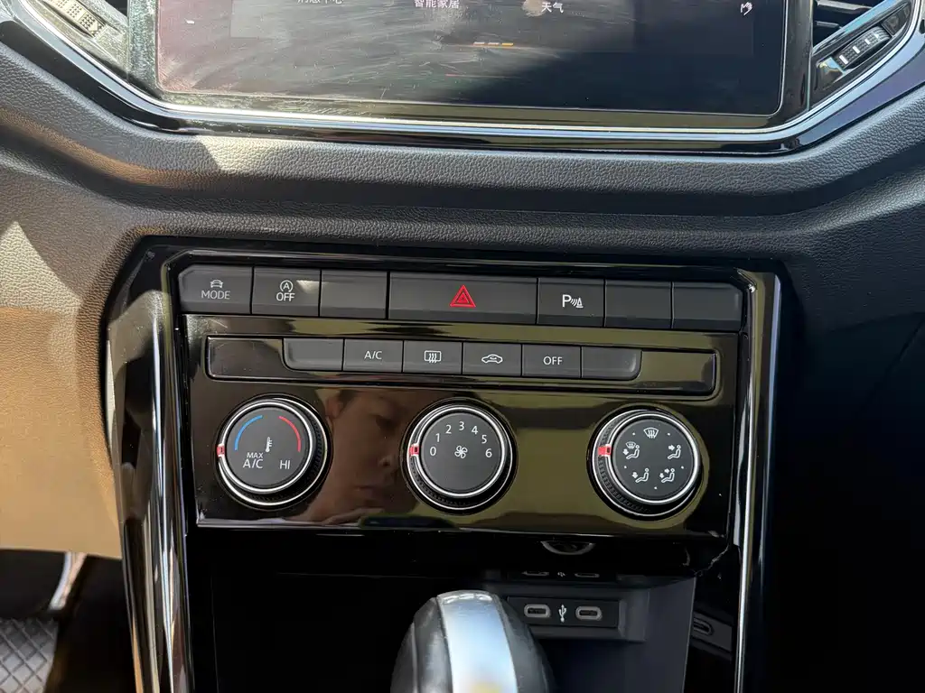 Volkswagen T-Roc 2022 280TSI DSG PLUS