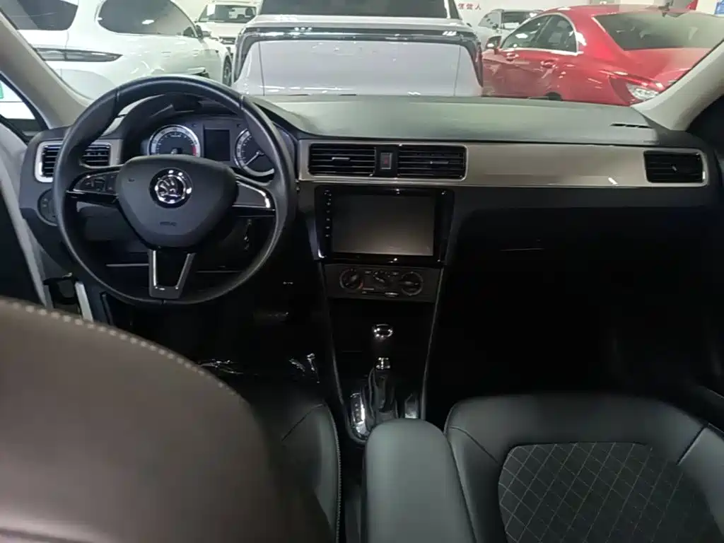 Skoda Rapid — миниатюра 10