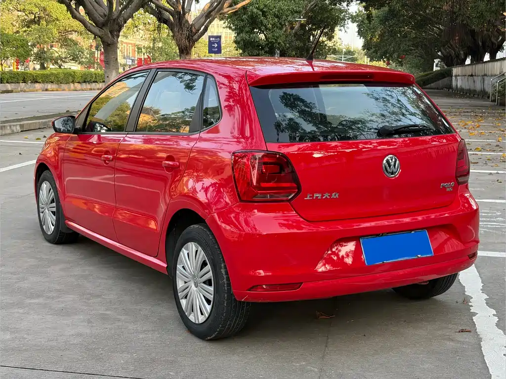 VOLKSWAGEN POLO