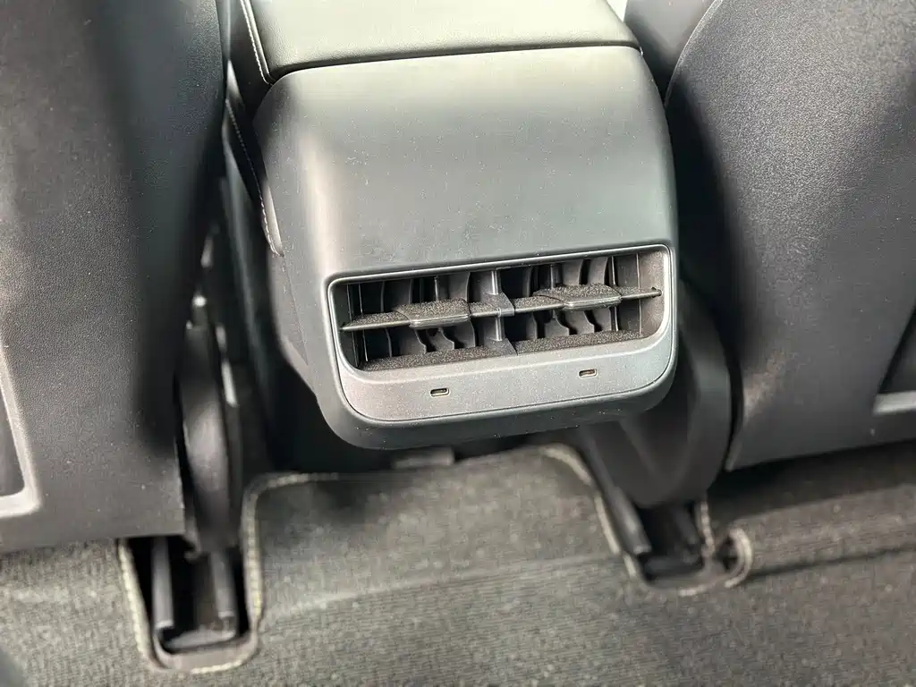 Tesla Model 3 — миниатюра 10