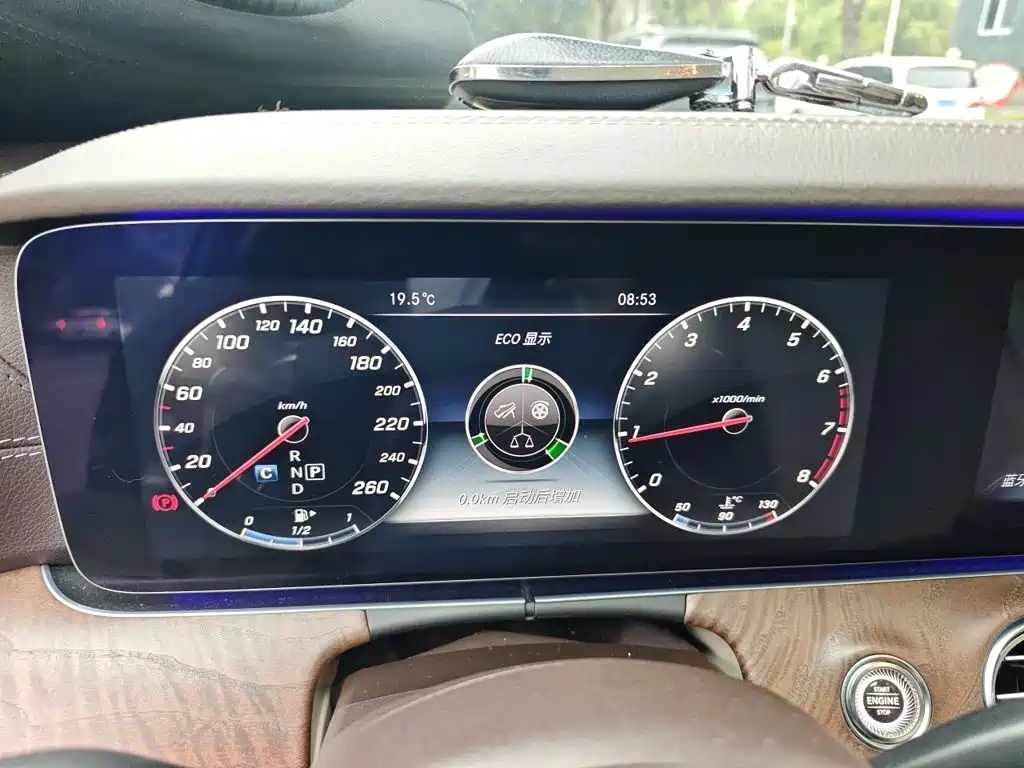 Mercedes-Benz E-Class — миниатюра 12