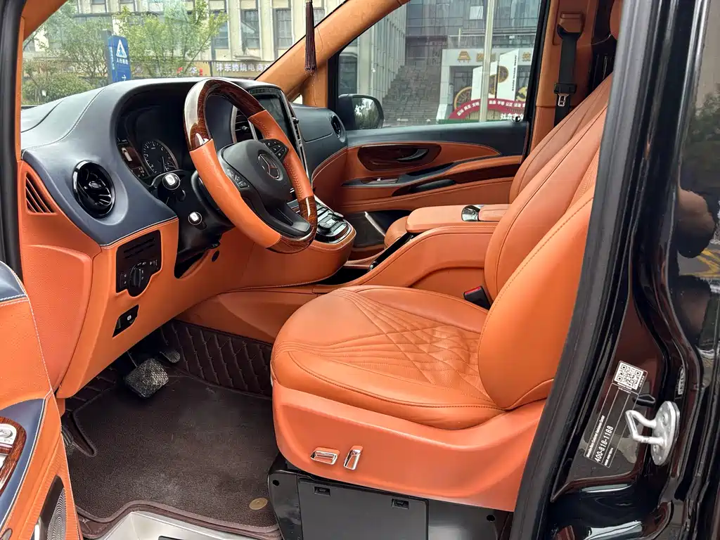 Mercedes-Benz Vito 2021 2.0T Elite 7 мест
