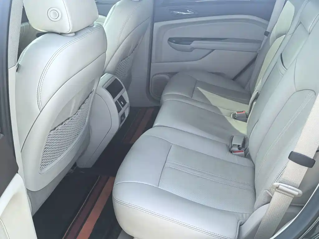 Cadillac SRX — миниатюра 6