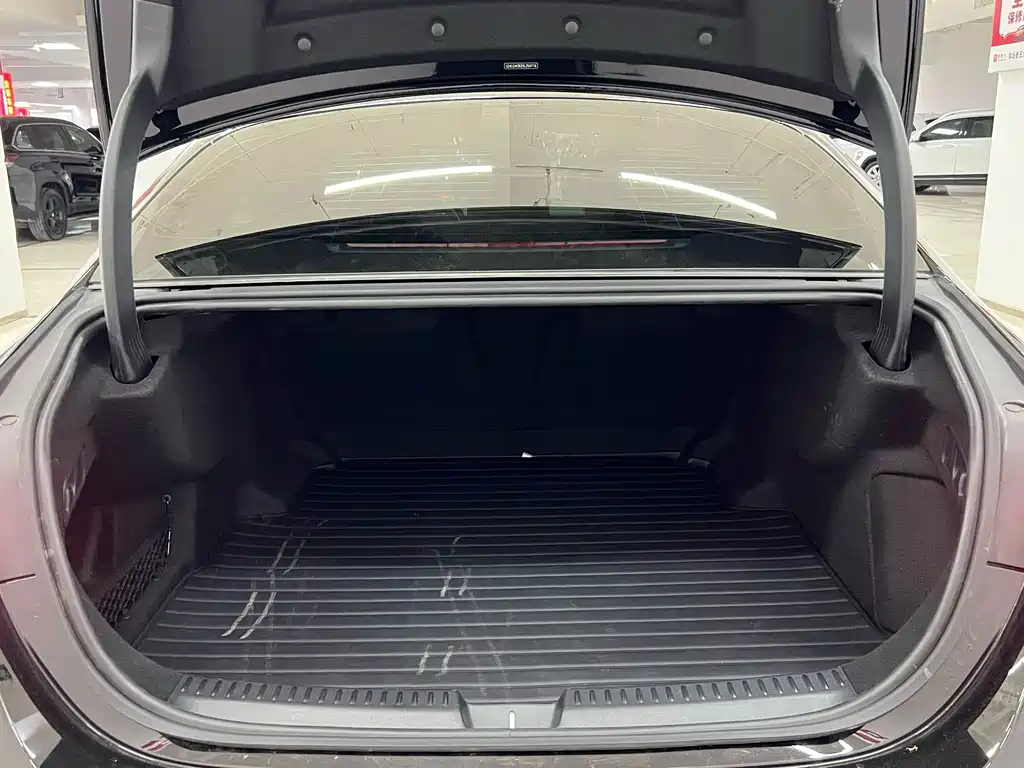 Mercedes-Benz E-Class — миниатюра 17