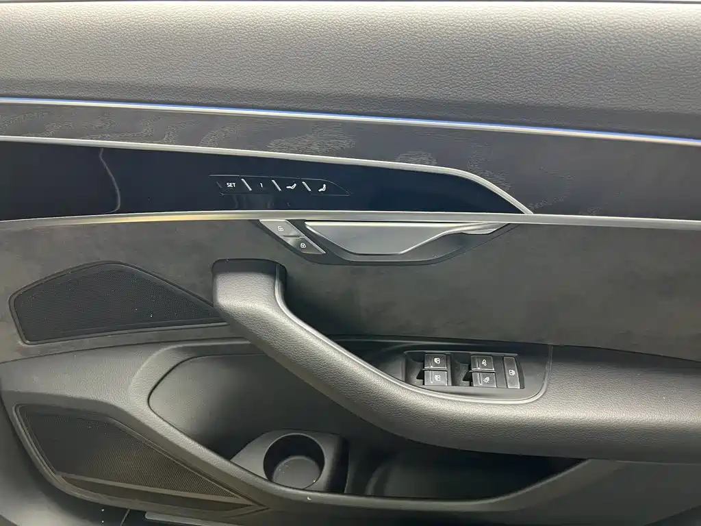 Audi A8 — миниатюра 34
