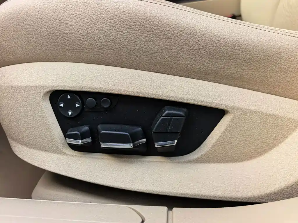 BMW 7 Series — миниатюра 23