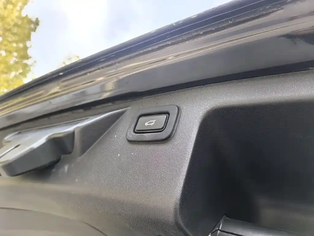 LAND ROVER DISCOVER SPORTS