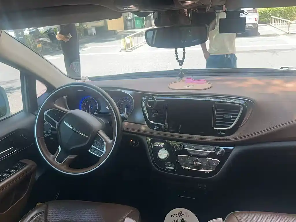 Chrysler Grand Voyager (Import) — миниатюра 3