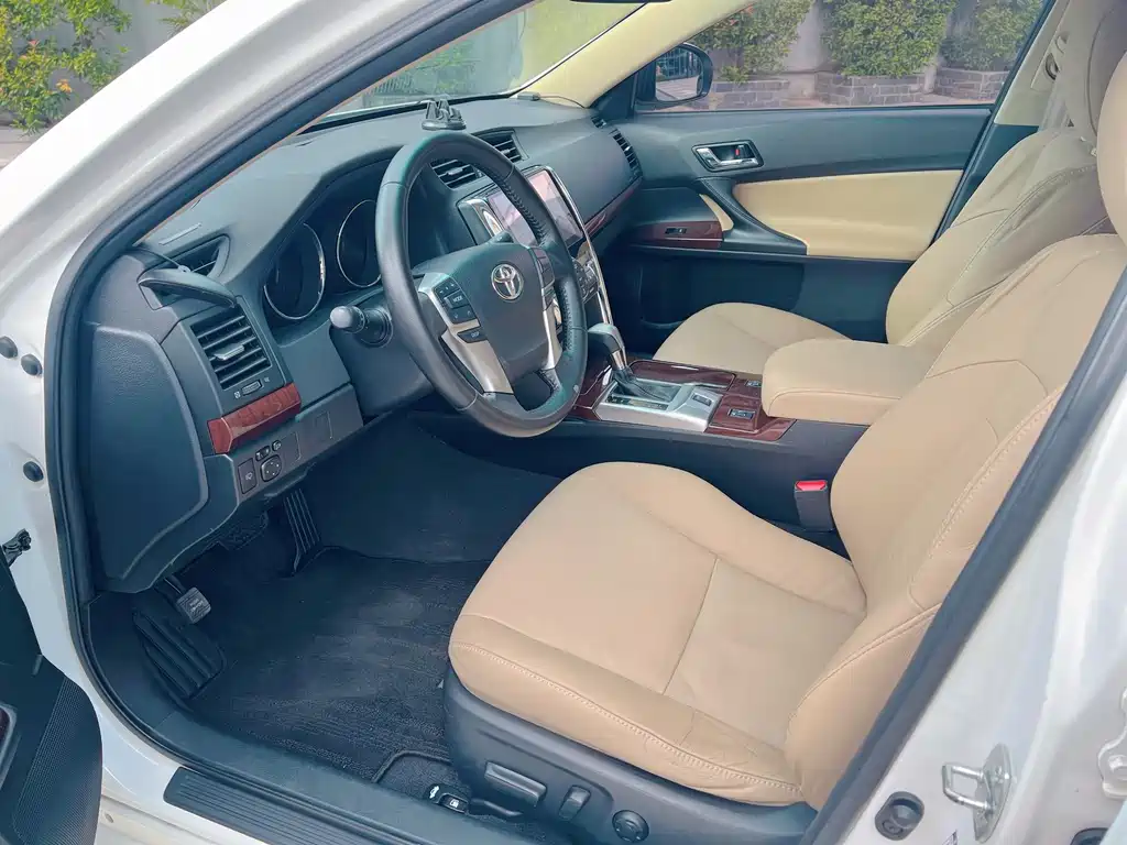 Toyota Reiz — миниатюра 8
