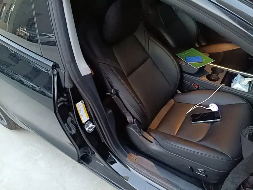 Tesla Model 3 — миниатюра 25
