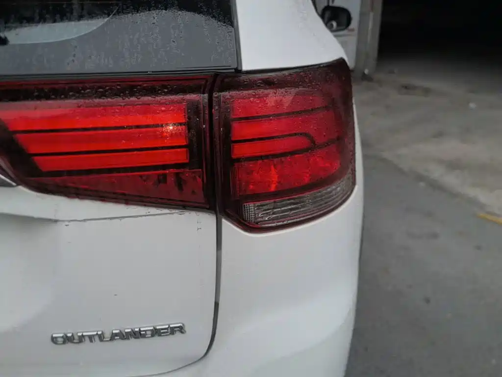 Mitsubishi Outlander — миниатюра 8