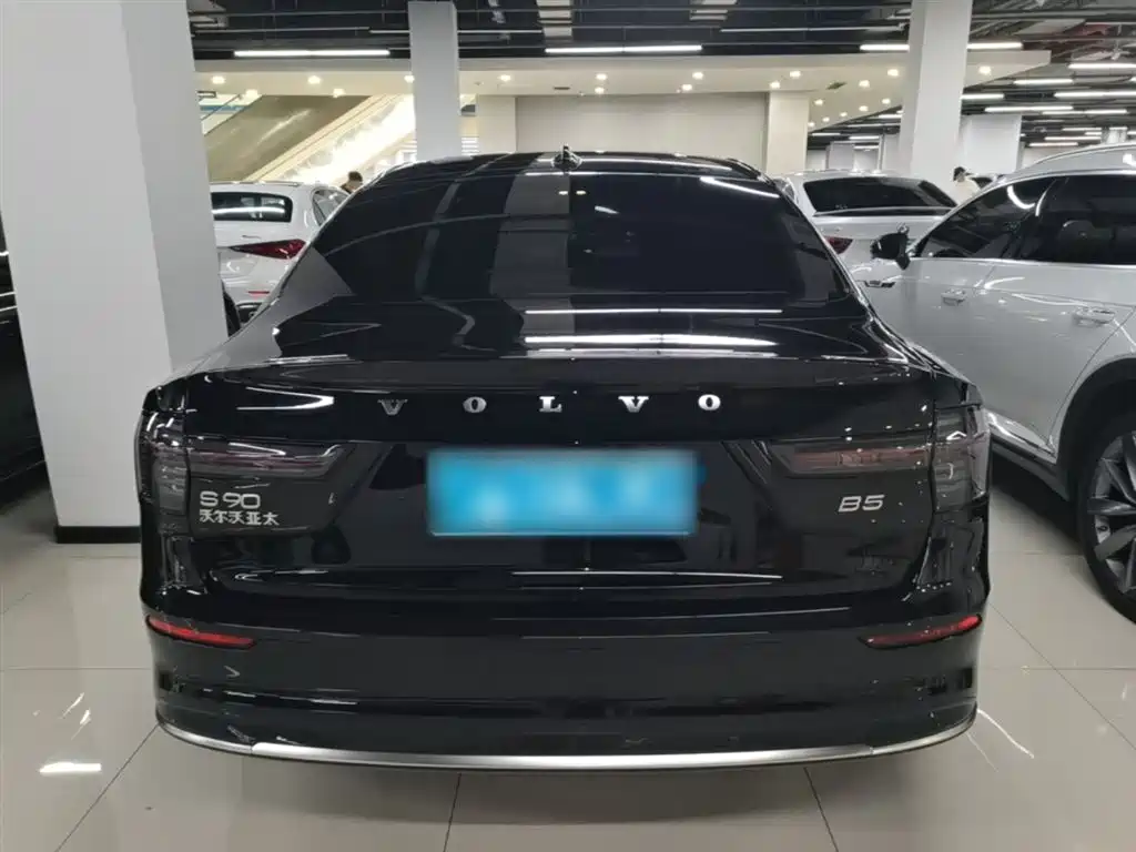 Volvo S90 2026 B5 Luxury