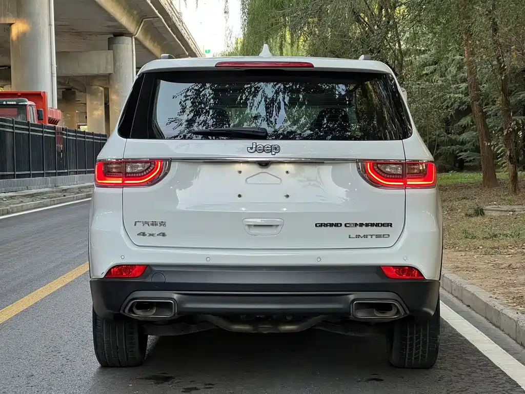 Jeep Grand Commander — миниатюра 9