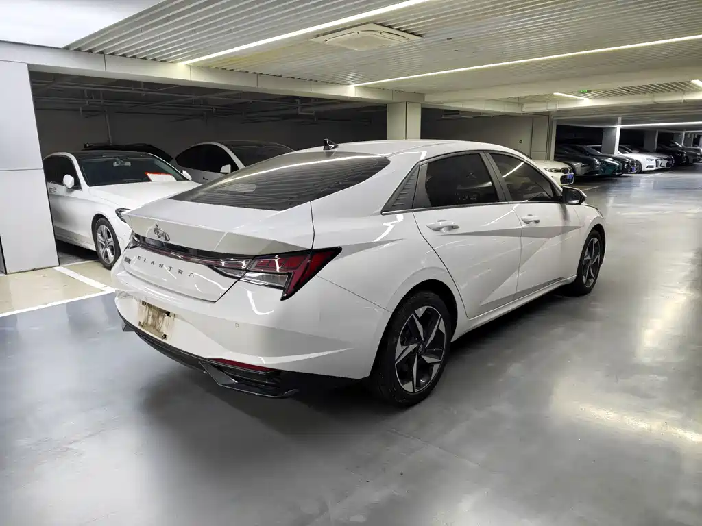 Hyundai Elantra — миниатюра 12