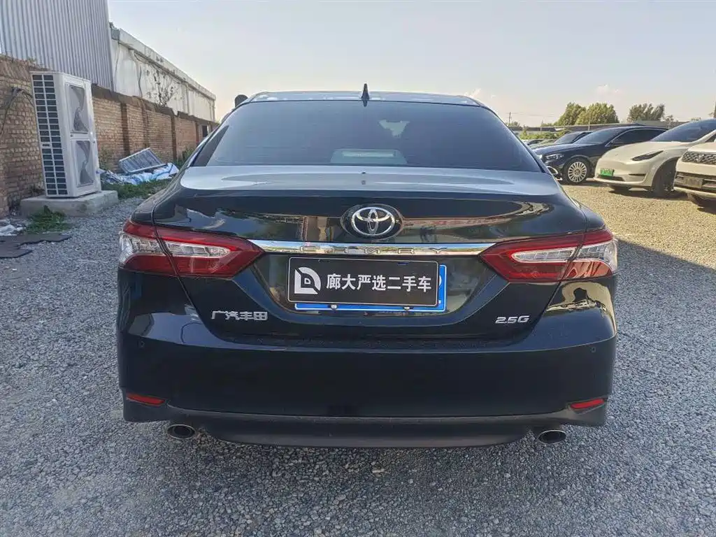 Toyota Camry — миниатюра 5
