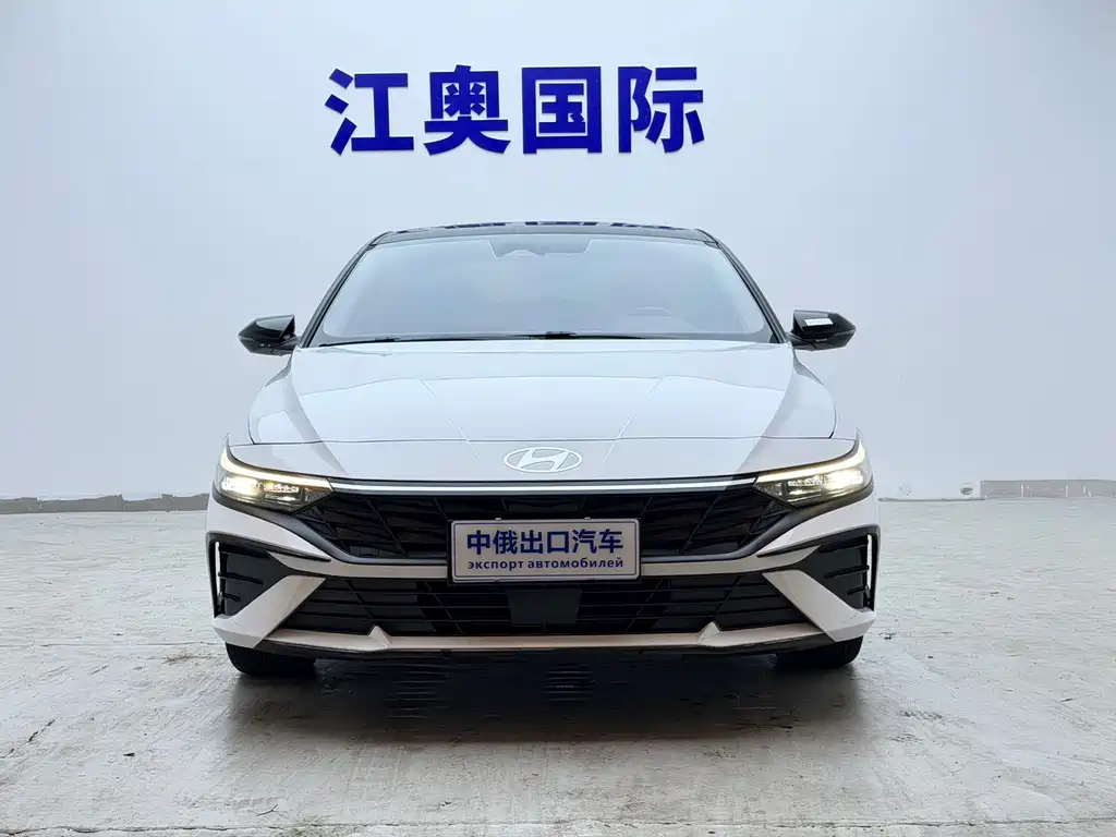 Hyundai Elantra 2023 1.5L CVT LUX Luxury