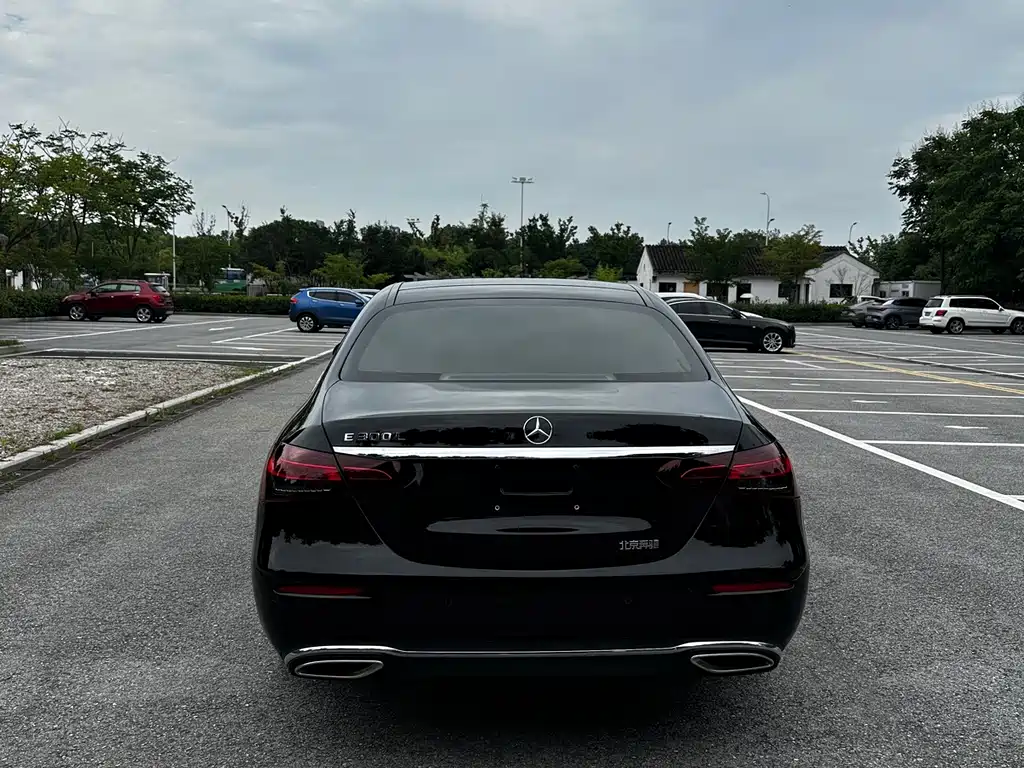 Mercedes-Benz E-Class — миниатюра 5