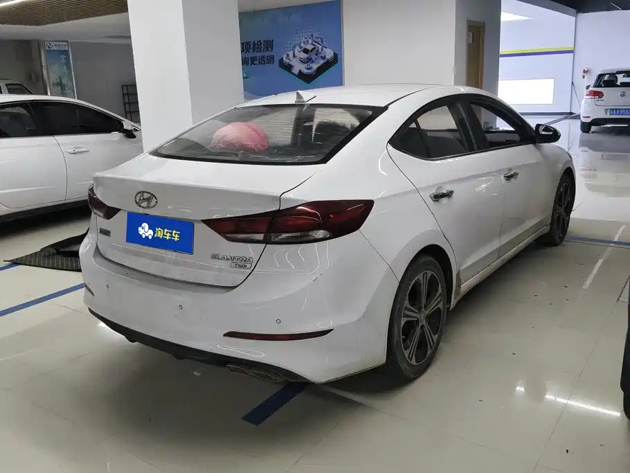 Hyundai Elantra — миниатюра 3