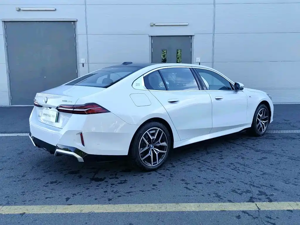 BMW i5 — миниатюра 5
