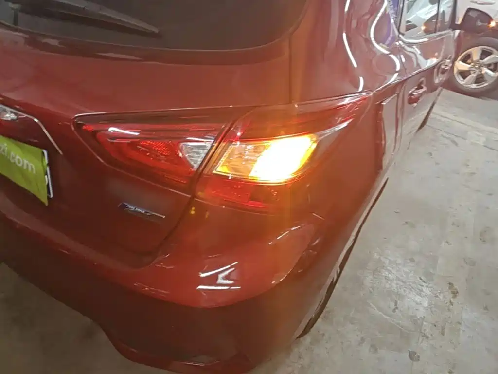 Nissan Tiida — миниатюра 8