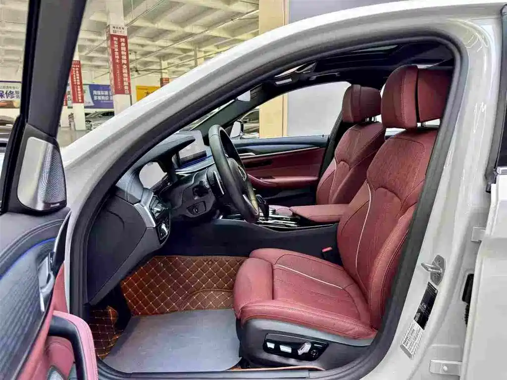 BMW 5 Series — миниатюра 4